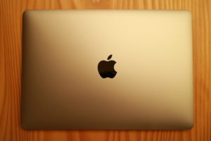 Macbook閉じて上から撮った写真
