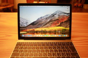 Macbook2017正面から