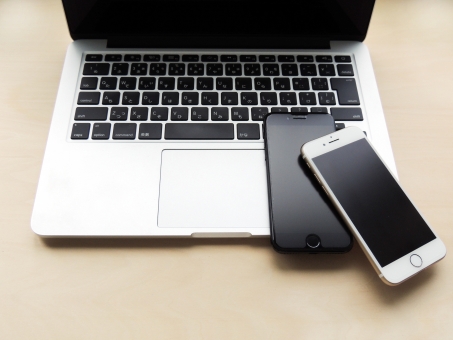 MacbookとiPhoneのが画像