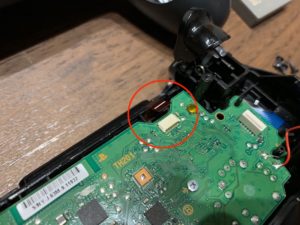 PS4コントローラー分解 上部コネクタ