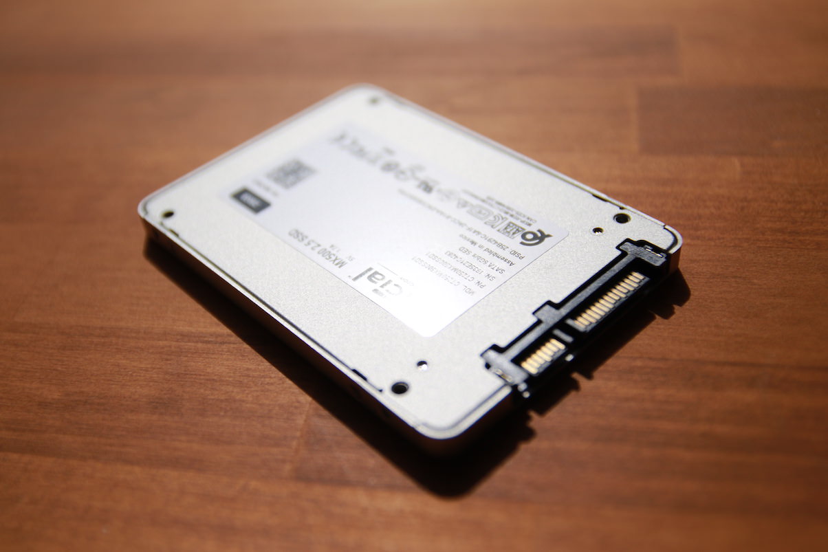 SSD MX500 本体